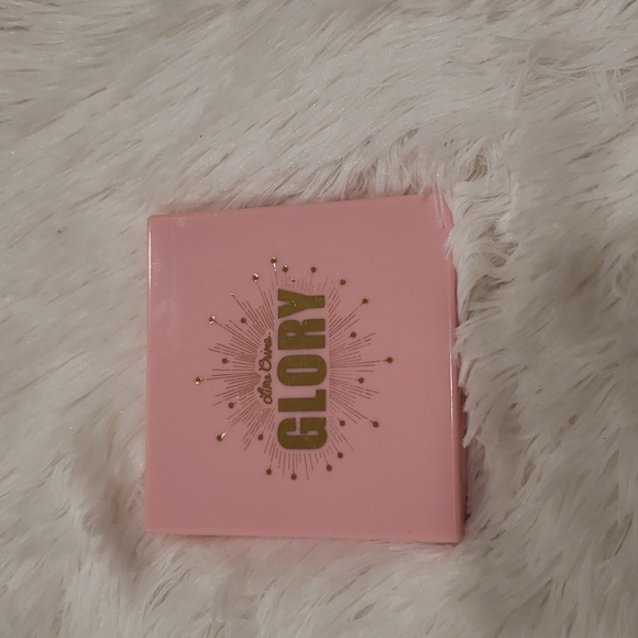 Makeup Palette - Picture 1 of 3